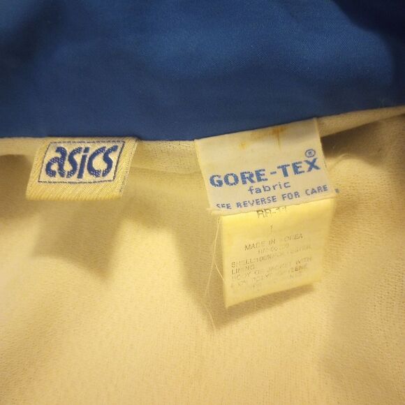 Vintage Asics Gore Tex windbreaker jacket with front zipper and pockets - Picture 2 of 8